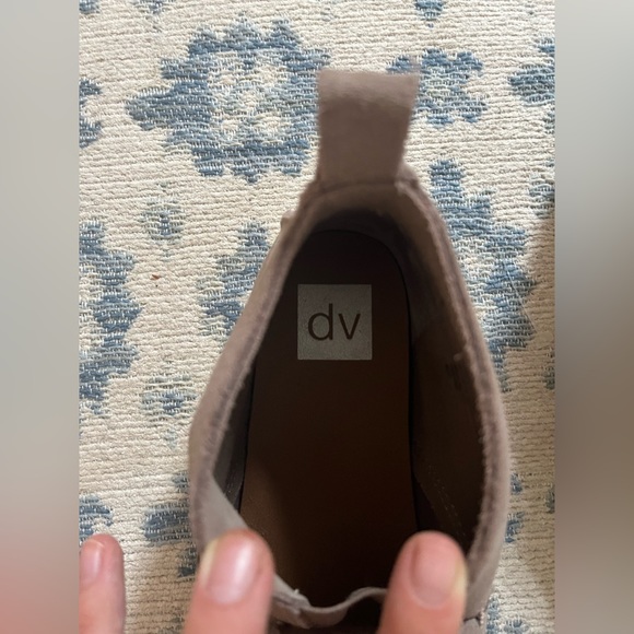 Dolce Vita Sneakers - Picture 4 of 6